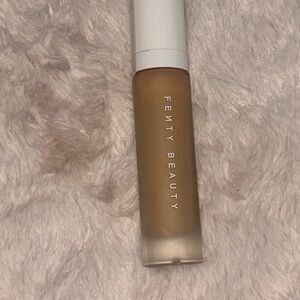 Fenty Beauty Pro filt'r Soft matte longwear foundation